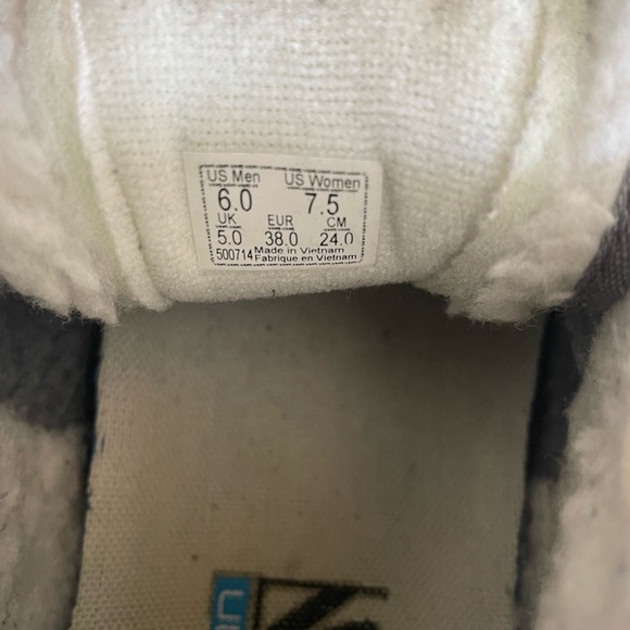 High- Top Vans - Picture 5 of 5